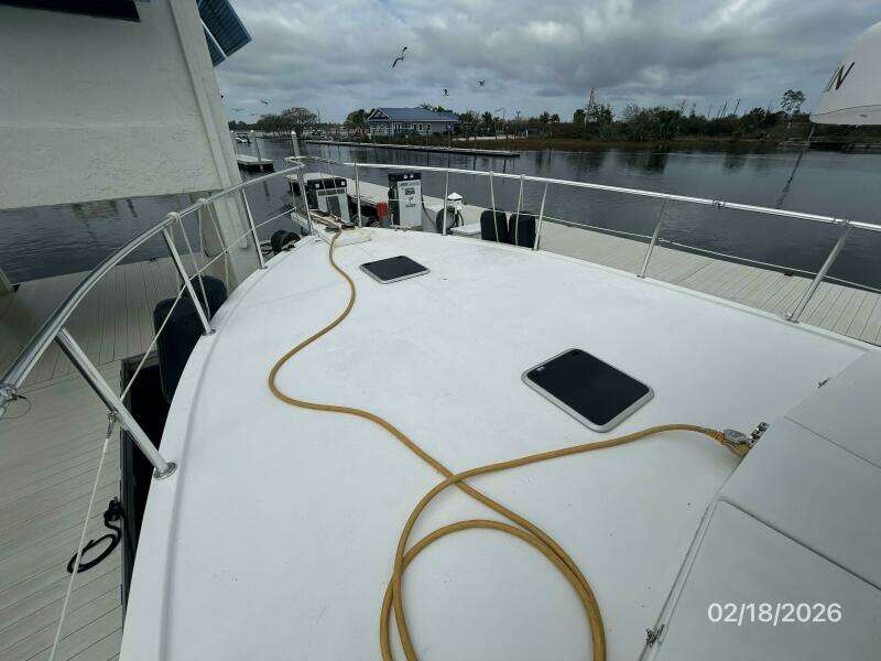 37' Great Harbour foredeck1