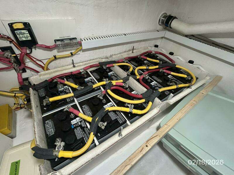 37' Great Harbour battery bank