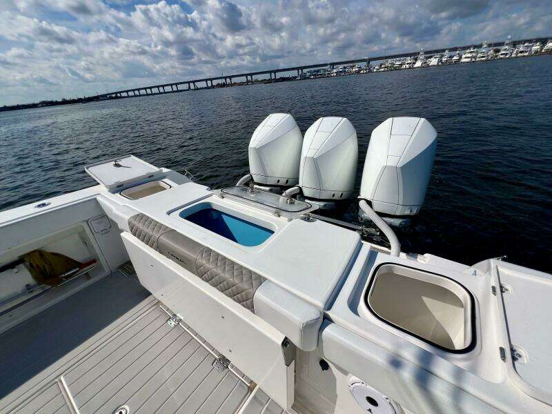 34ft Caymas Yacht For Sale