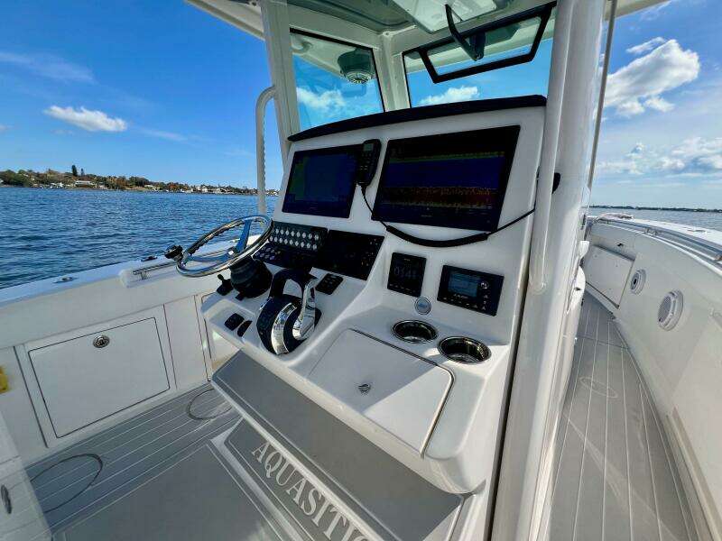 34ft Caymas Yacht For Sale