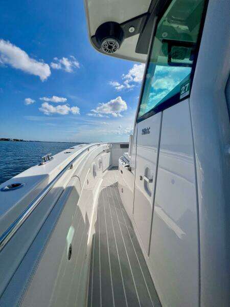 34ft Caymas Yacht For Sale