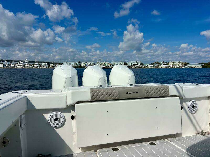 34ft Caymas Yacht For Sale