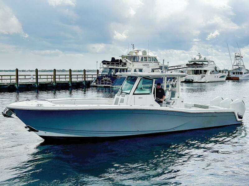 34ft Caymas Yacht For Sale