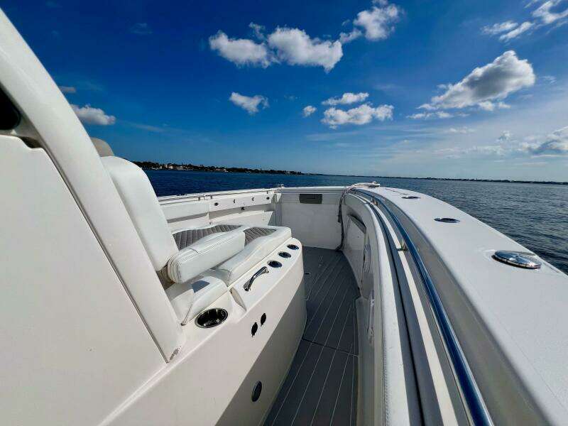 34ft Caymas Yacht For Sale