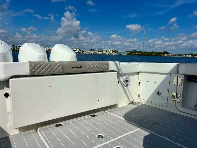 34ft Caymas Yacht For Sale