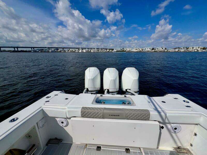 34ft Caymas Yacht For Sale