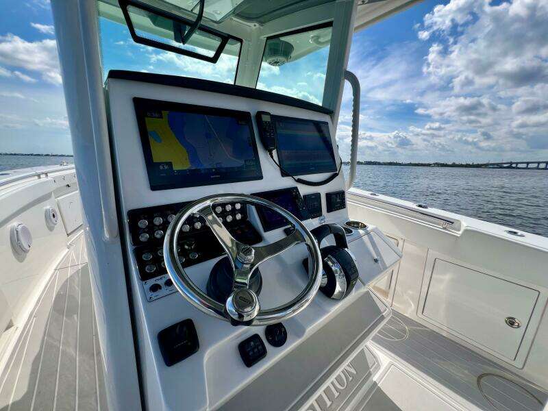 34ft Caymas Yacht For Sale