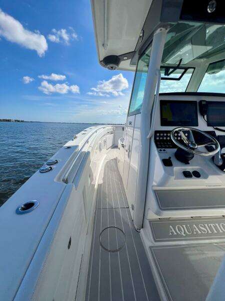 34ft Caymas Yacht For Sale