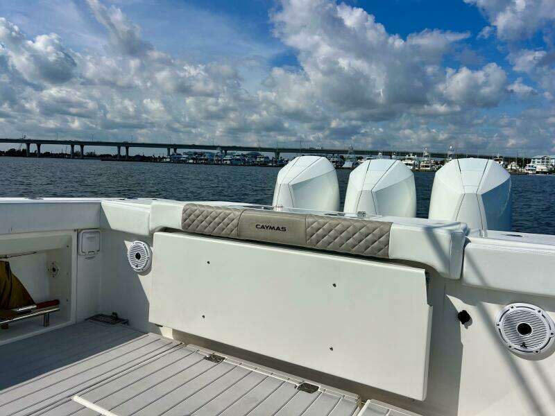 34ft Caymas Yacht For Sale