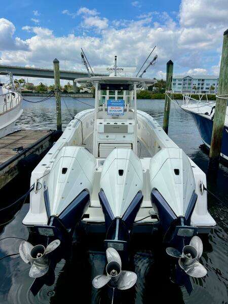 34ft Caymas Yacht For Sale