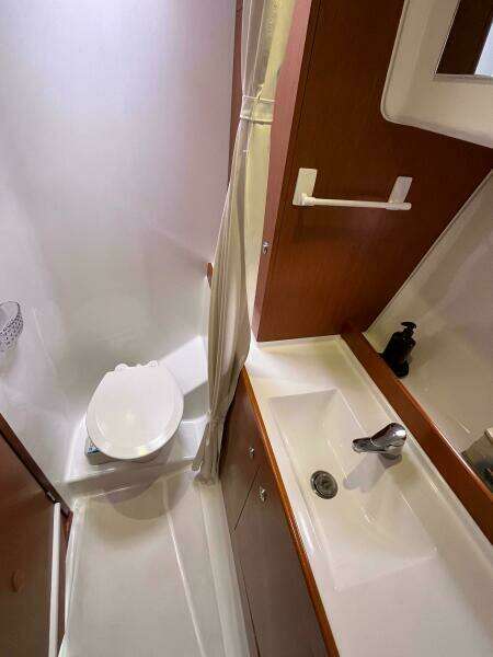 Irie Life 34ft Beneteau Yacht For Sale