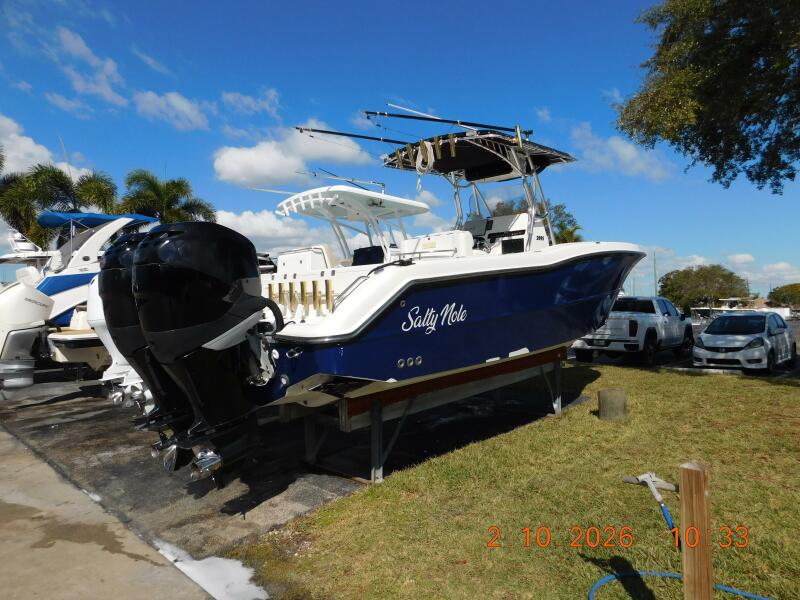 29' 2006 Triton 2895 CC