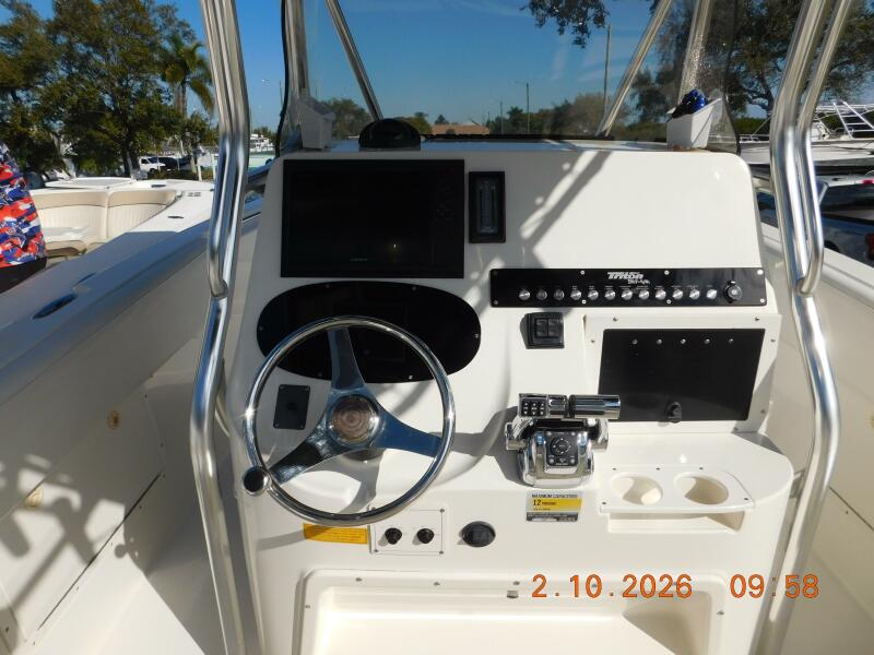 29' 2006 Triton 2895 CC