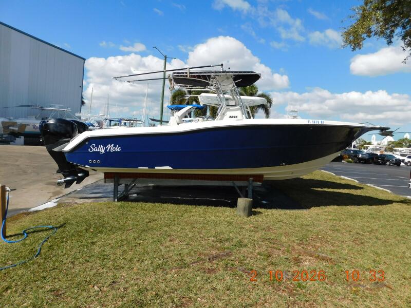 29' 2006 Triton 2895 CC