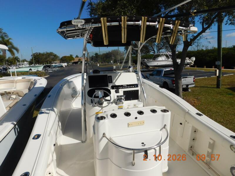 29' 2006 Triton 2895 CC
