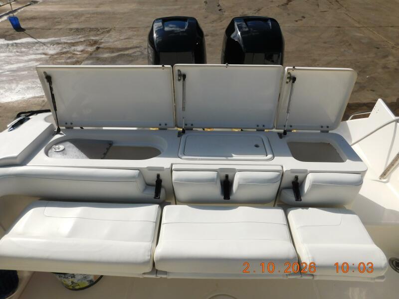 29' 2006 Triton 2895 CC