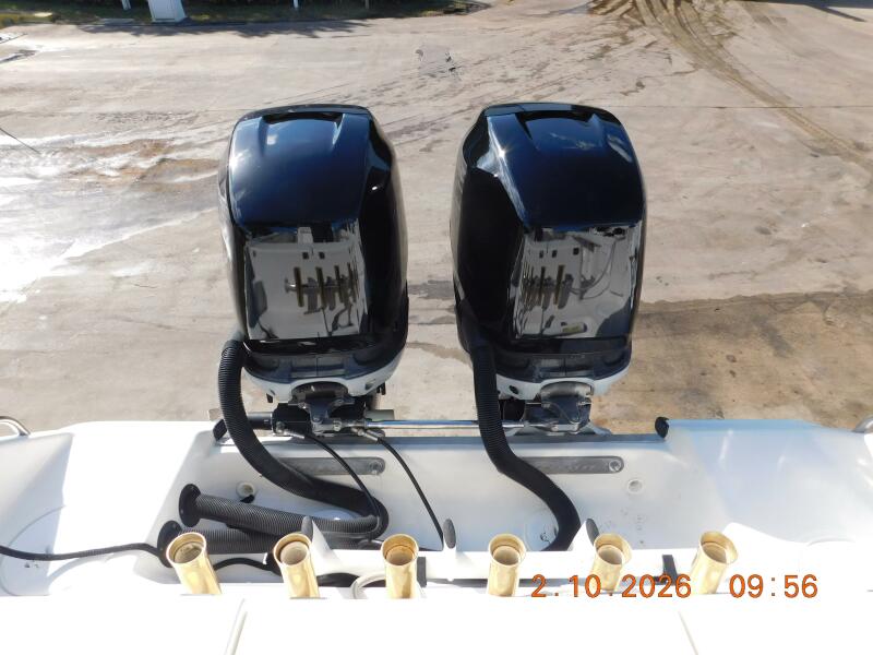 29' 2006 Triton 2895 CC