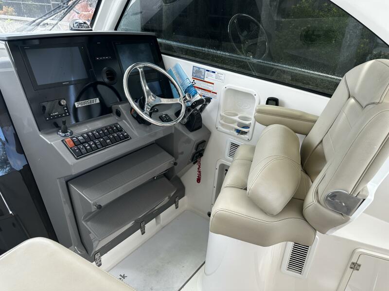 32' 2019 Pursuit 325 OS