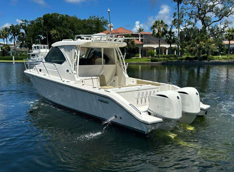 Pursuit OS 325 - Exterior
