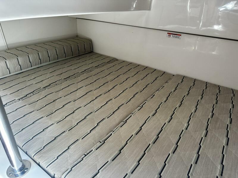 32' 2019 Pursuit 325 OS