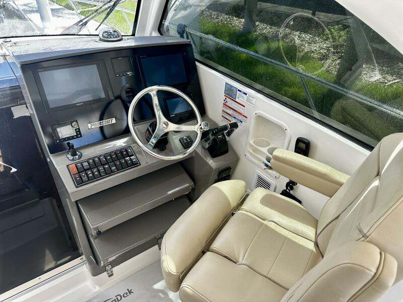 32' 2019 Pursuit 325 OS