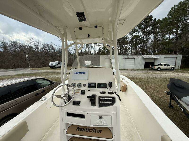 23ft NauticStar Yacht For Sale