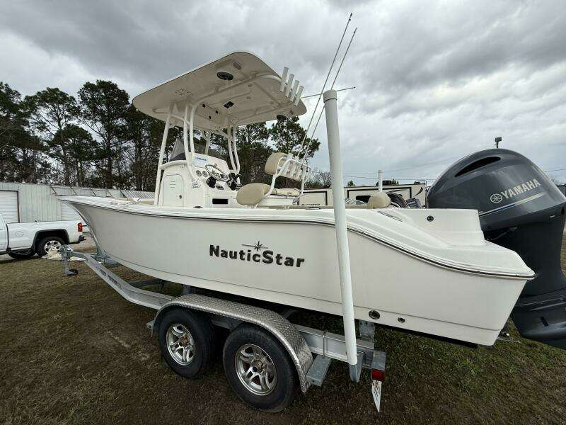 23ft NauticStar Yacht For Sale