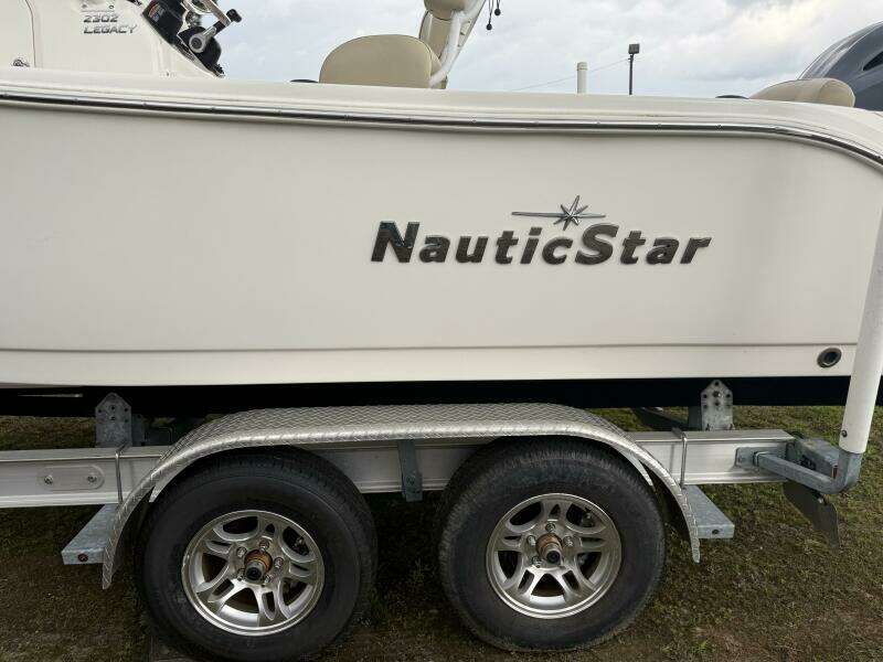 23ft NauticStar Yacht For Sale