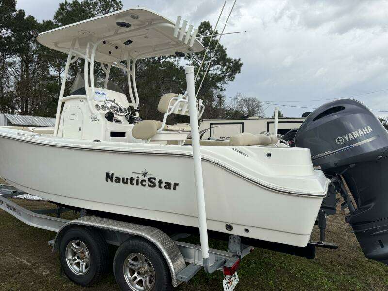 23ft NauticStar Yacht For Sale
