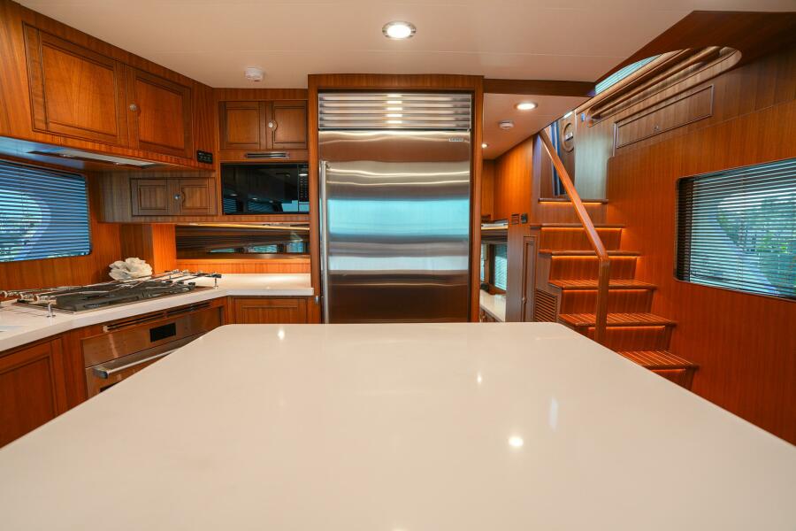 81' 2025 Marlow Explorer 70E-CB