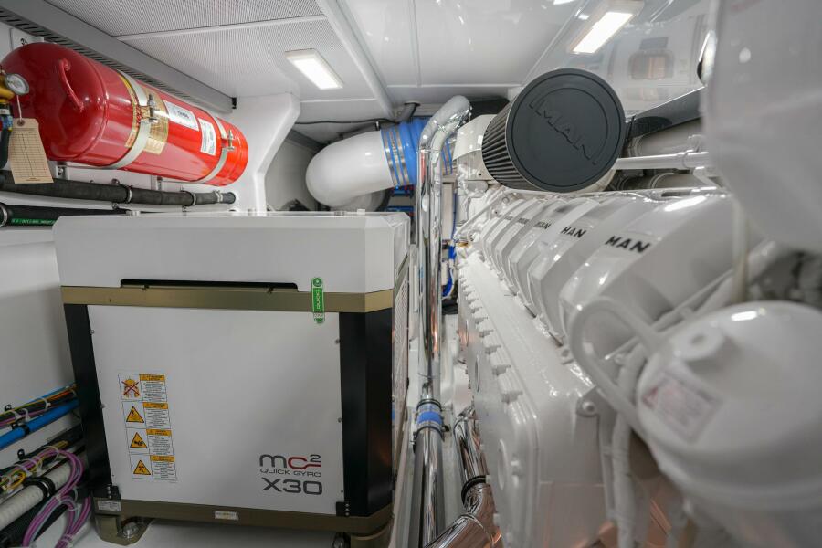 81' 2025 Marlow Explorer 70E-CB