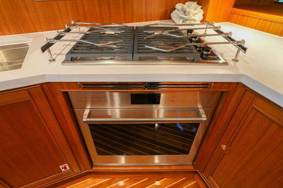 81' 2025 Marlow Explorer 70E-CB