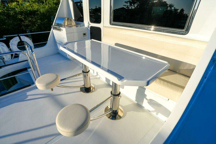 Upper Aft Deck Outdoor Dinette