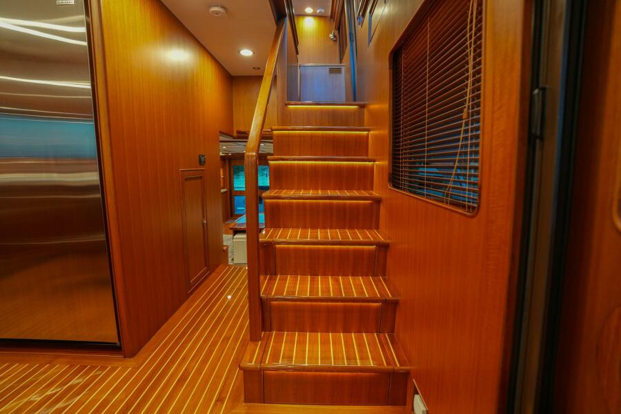 81' 2025 Marlow Explorer 70E-CB