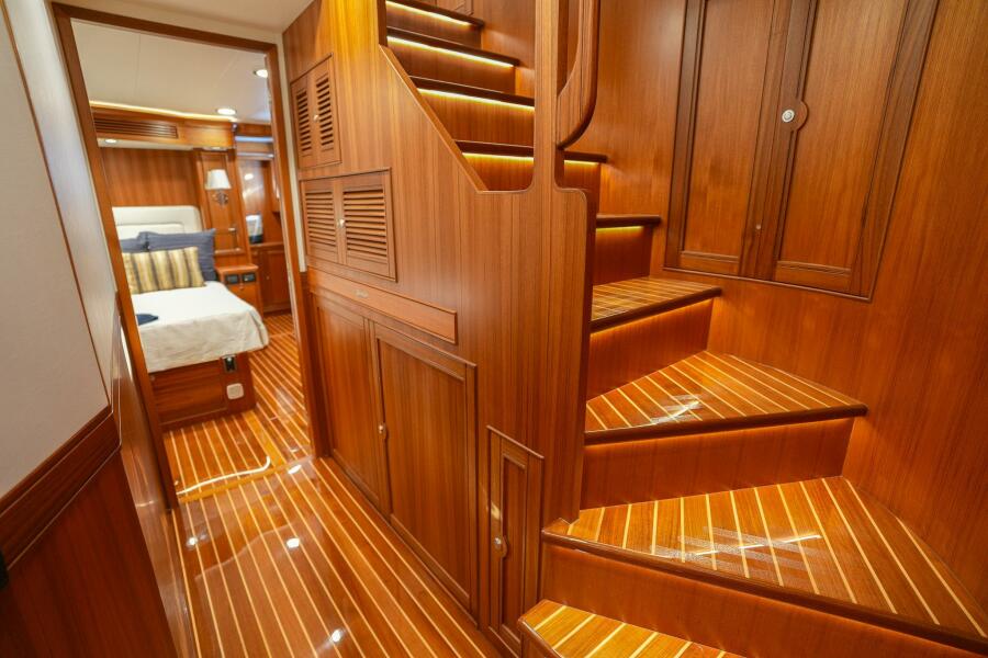 81' 2025 Marlow Explorer 70E-CB