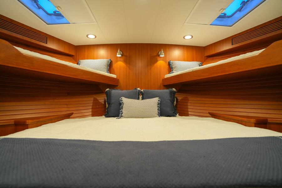 81' 2025 Marlow Explorer 70E-CB