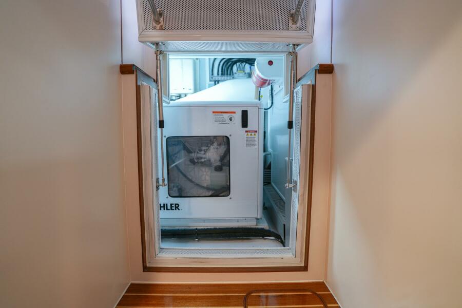 81' 2025 Marlow Explorer 70E-CB