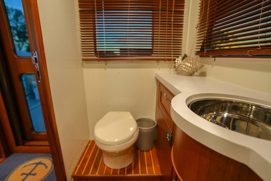 81' 2025 Marlow Explorer 70E-CB