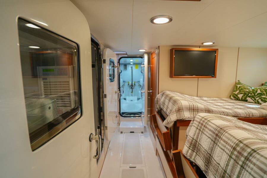 81' 2025 Marlow Explorer 70E-CB