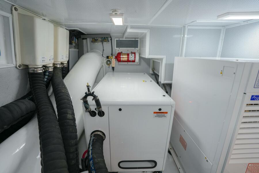 81' 2025 Marlow Explorer 70E-CB