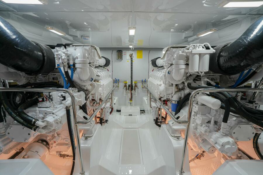 81' 2025 Marlow Explorer 70E-CB