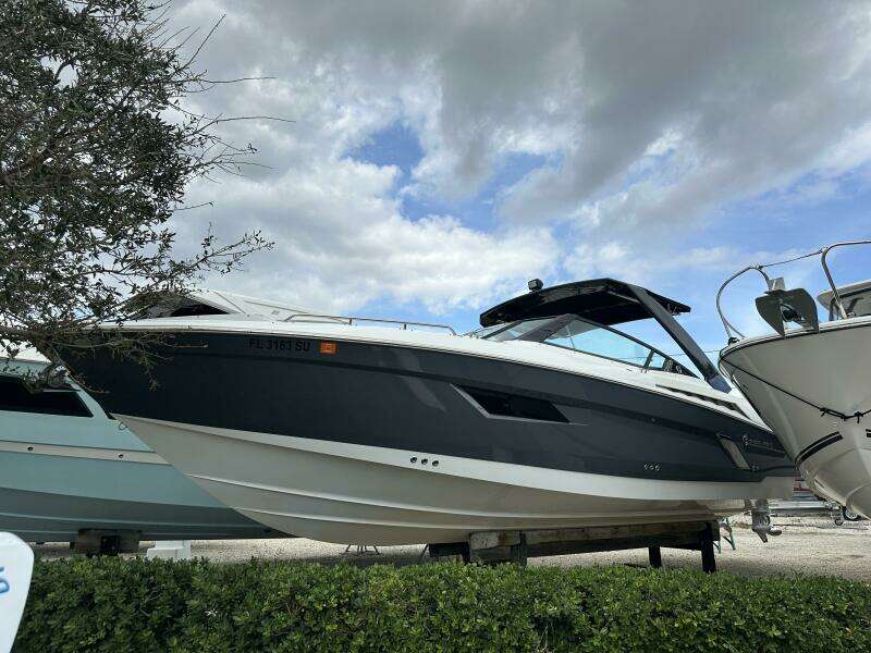 32ft Cruisers Yachts Yacht For Sale