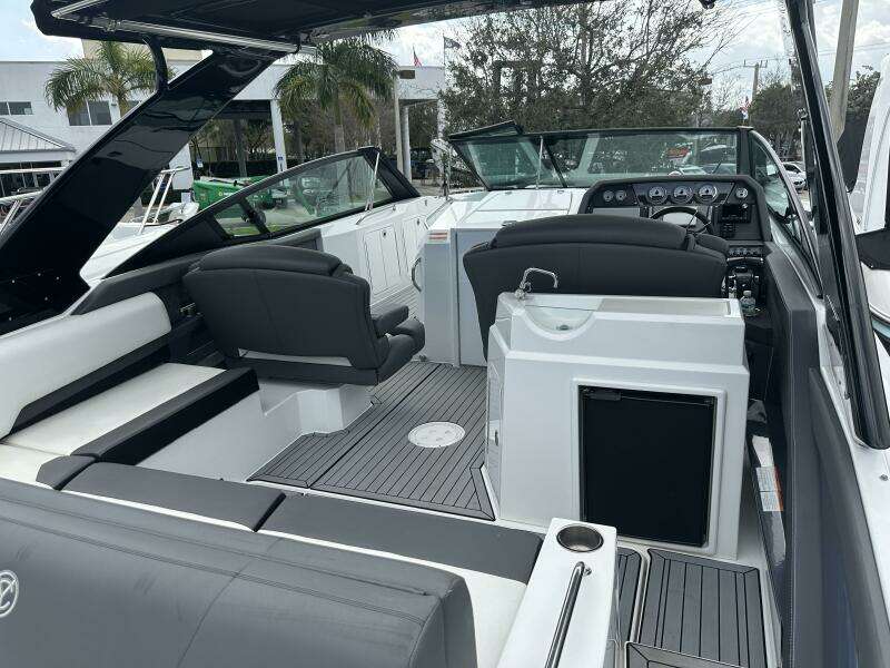 32ft Cruisers Yachts Yacht For Sale