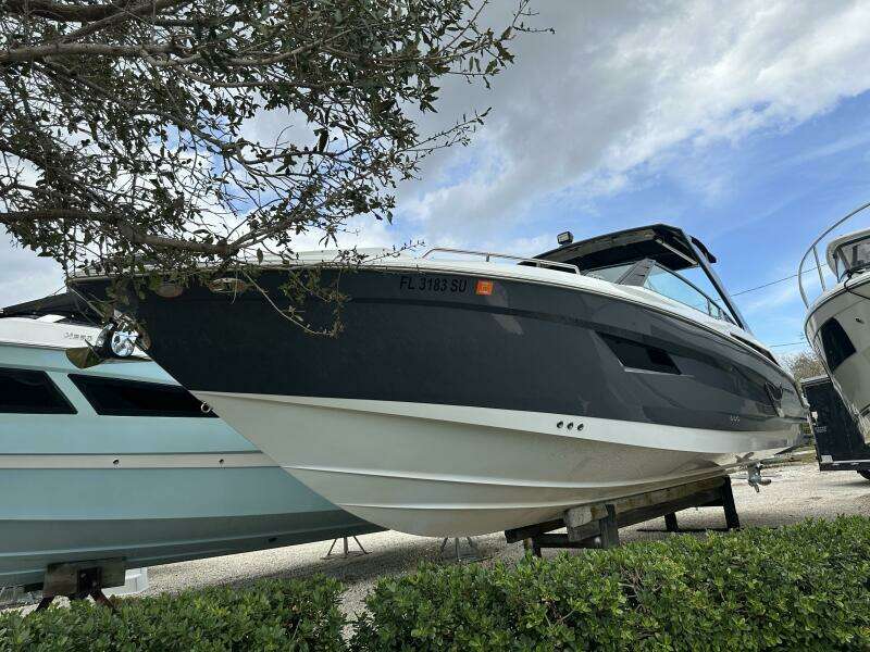 32ft Cruisers Yachts Yacht For Sale