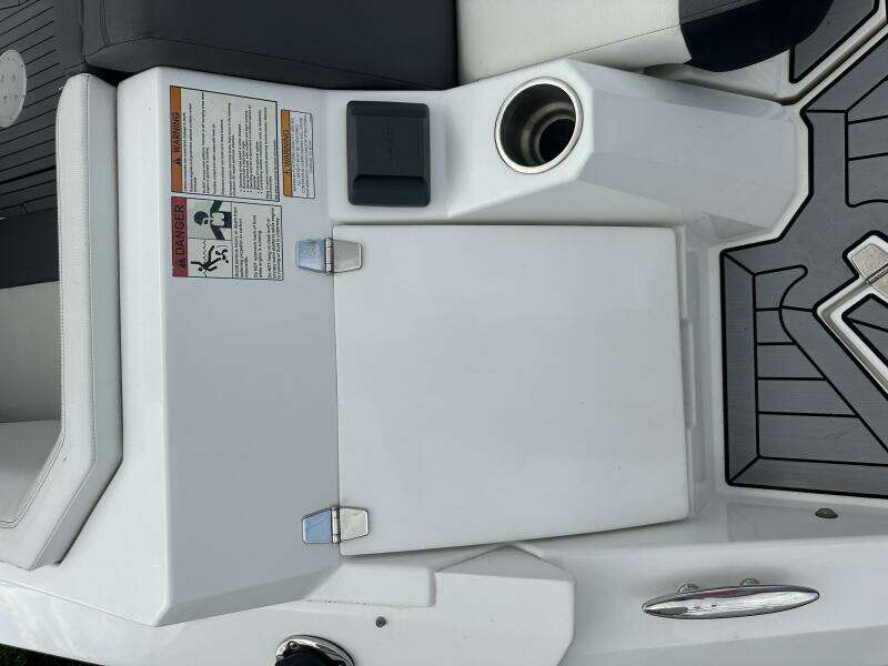 32ft Cruisers Yachts Yacht For Sale