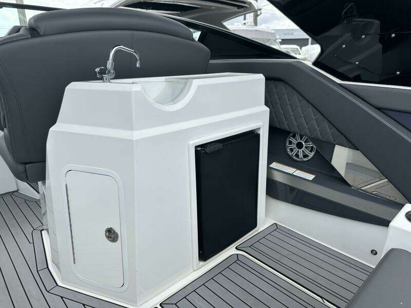 32ft Cruisers Yachts Yacht For Sale