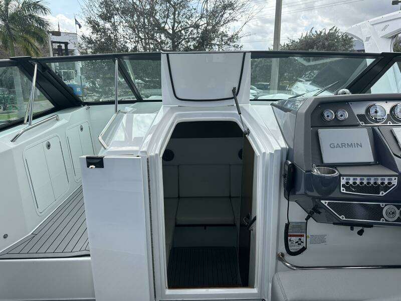 32ft Cruisers Yachts Yacht For Sale