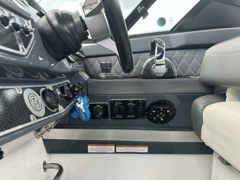 32ft Cruisers Yachts Yacht For Sale