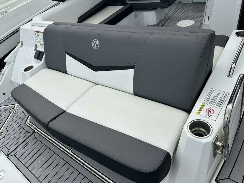 32ft Cruisers Yachts Yacht For Sale