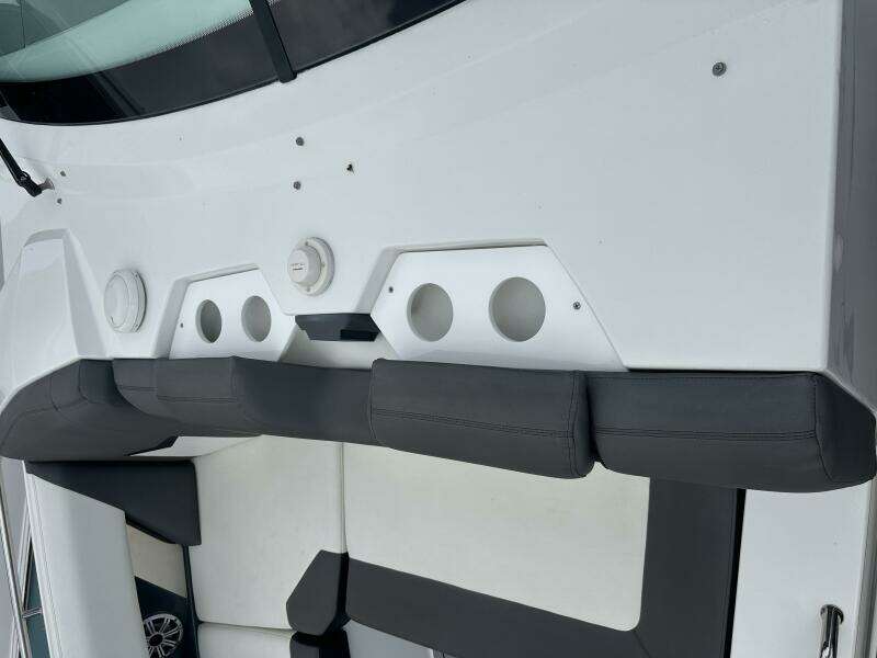 32ft Cruisers Yachts Yacht For Sale